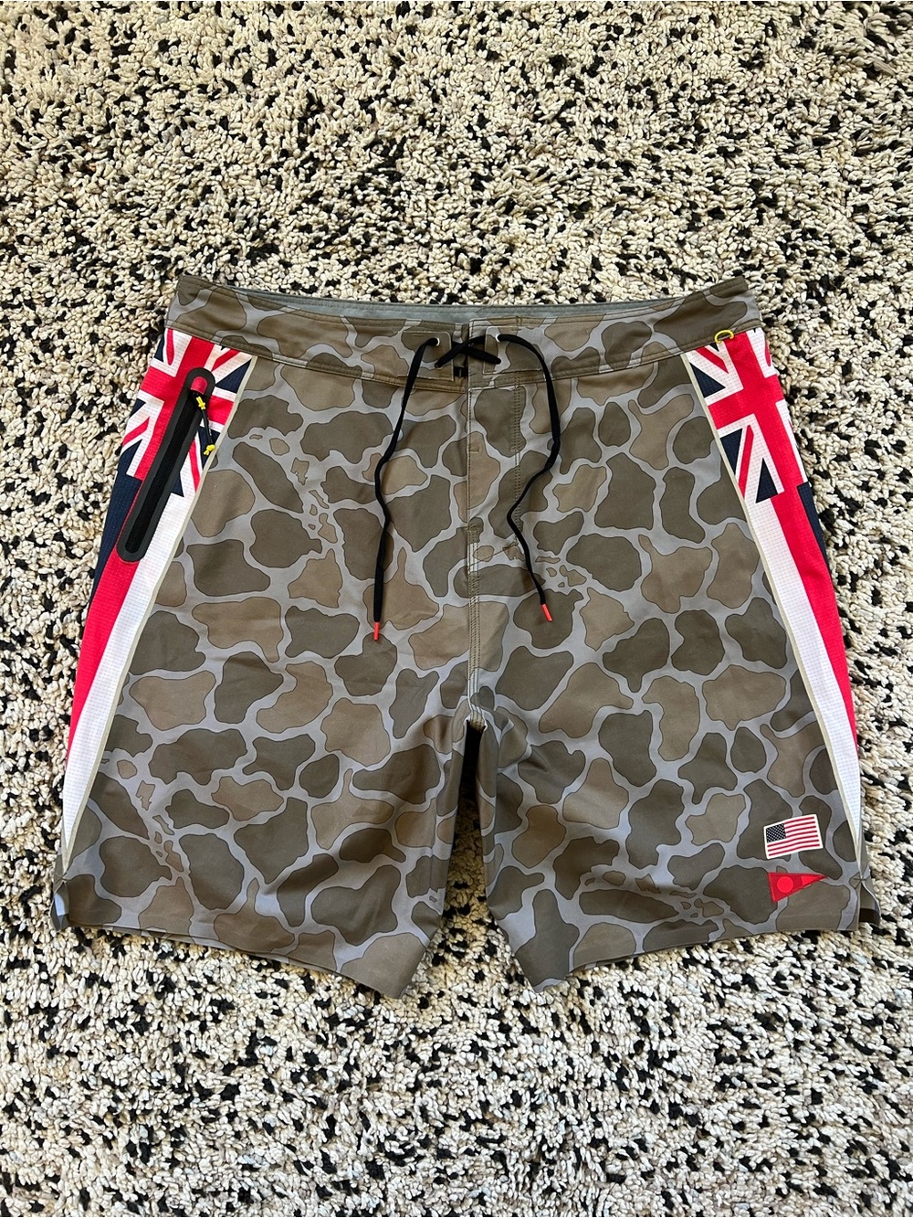 Florence Marine X Camo Board Shorts Flag Side Panel Men’s Size 34